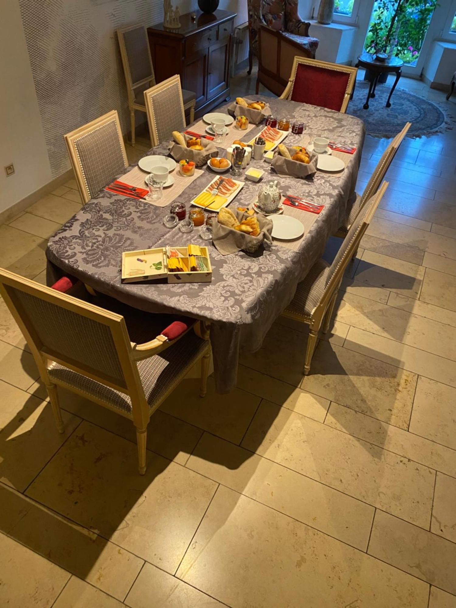 Les Sansonnets Hotel Vaux-sur-Sure Bagian luar foto