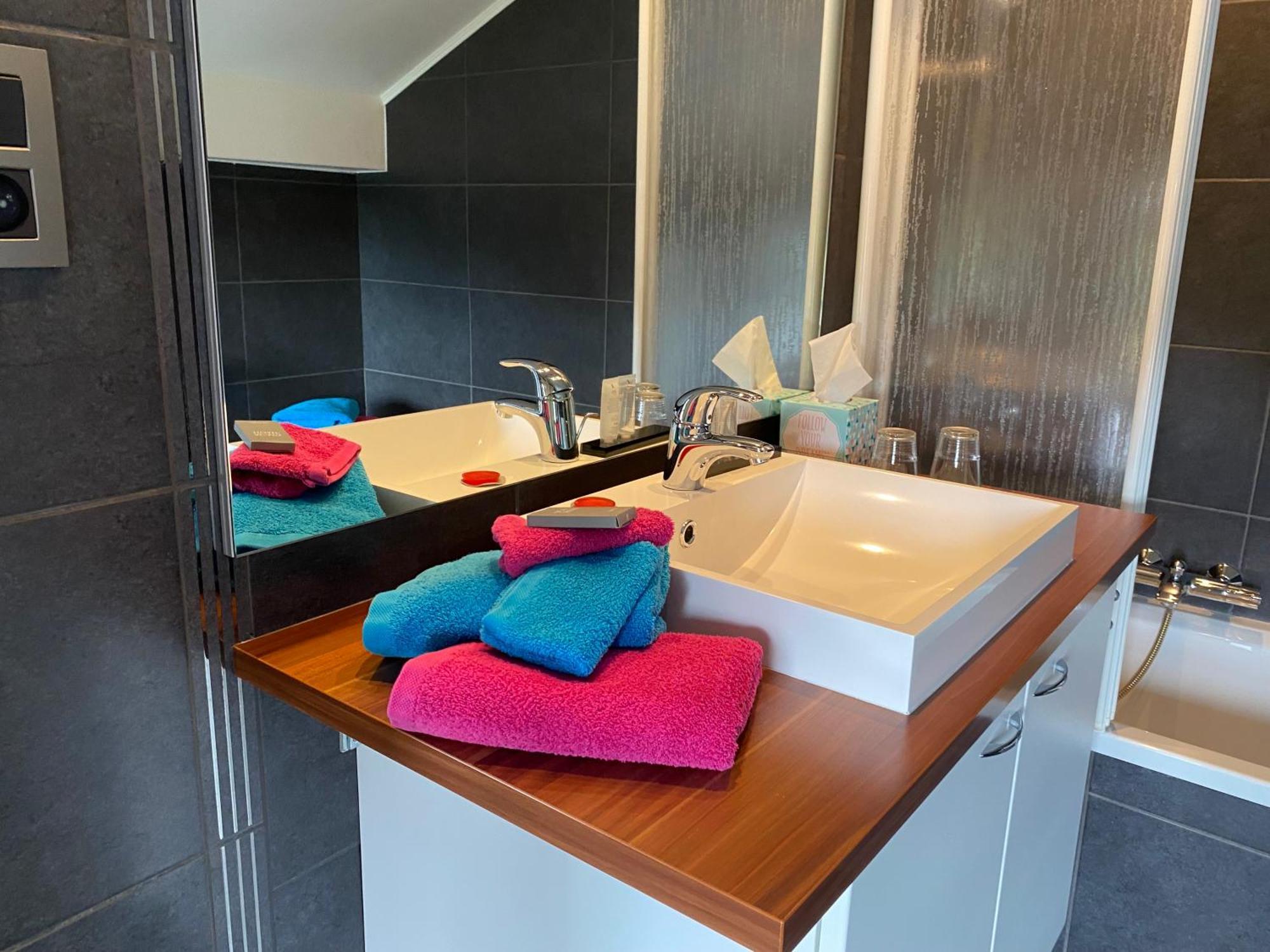 Les Sansonnets Hotel Vaux-sur-Sure Bagian luar foto
