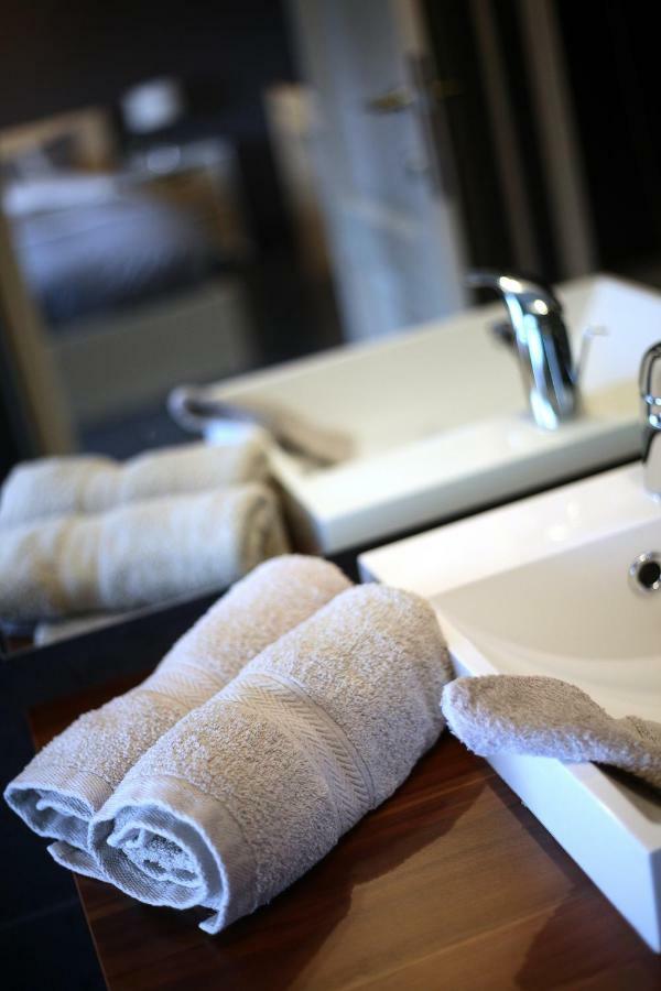 Les Sansonnets Hotel Vaux-sur-Sure Bagian luar foto