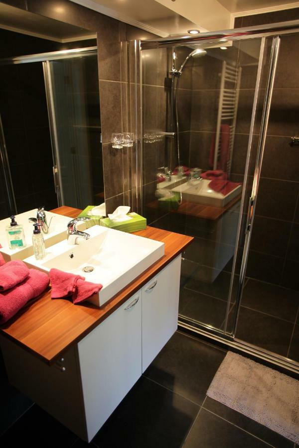 Les Sansonnets Hotel Vaux-sur-Sure Bagian luar foto