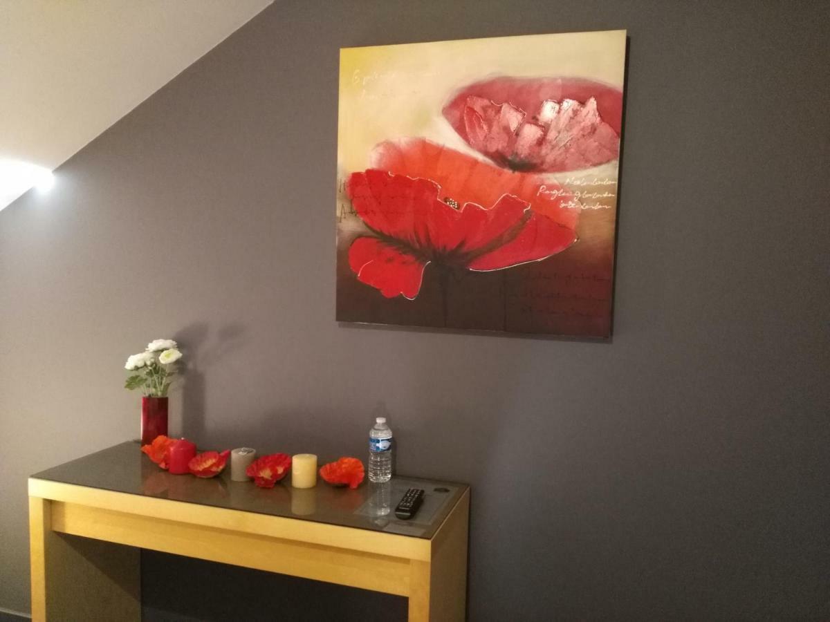 Les Sansonnets Hotel Vaux-sur-Sure Bagian luar foto