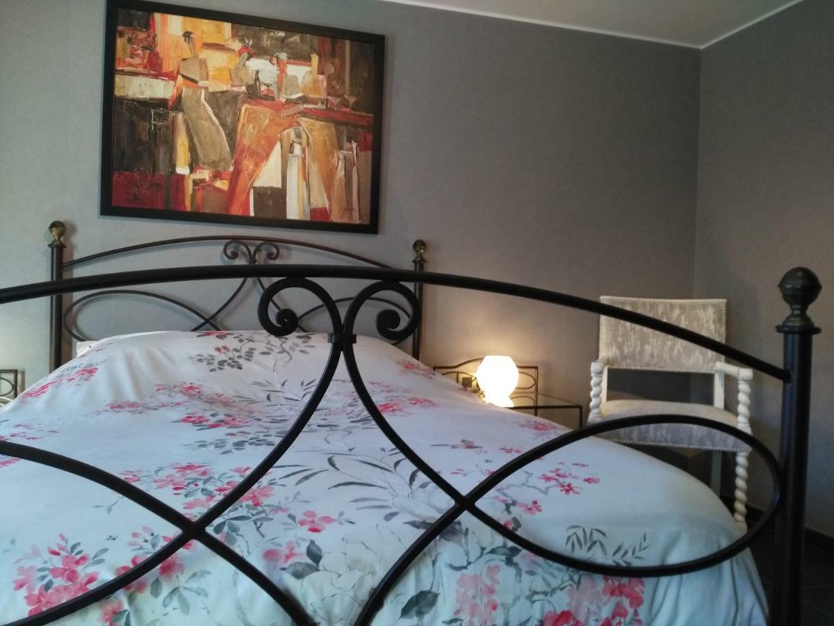 Les Sansonnets Hotel Vaux-sur-Sure Bagian luar foto