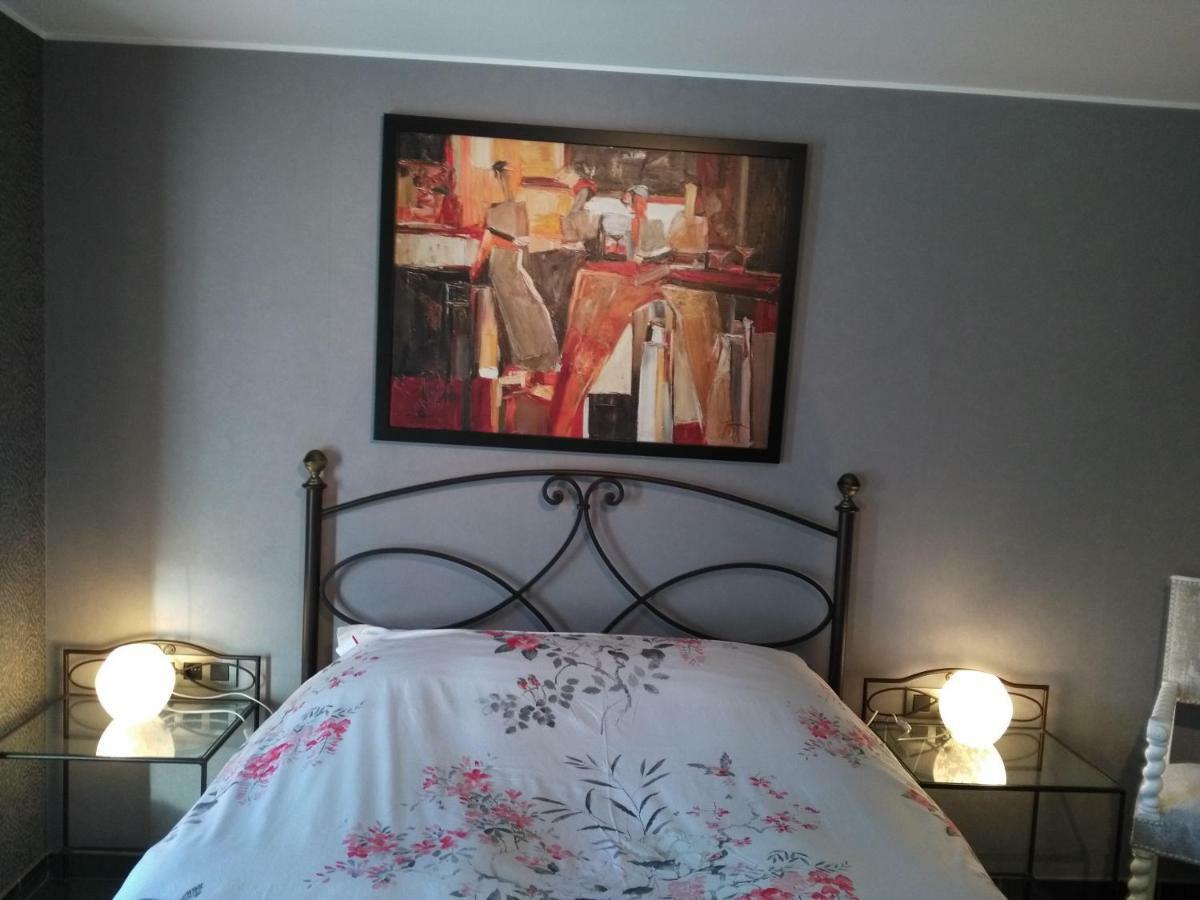 Les Sansonnets Hotel Vaux-sur-Sure Bagian luar foto