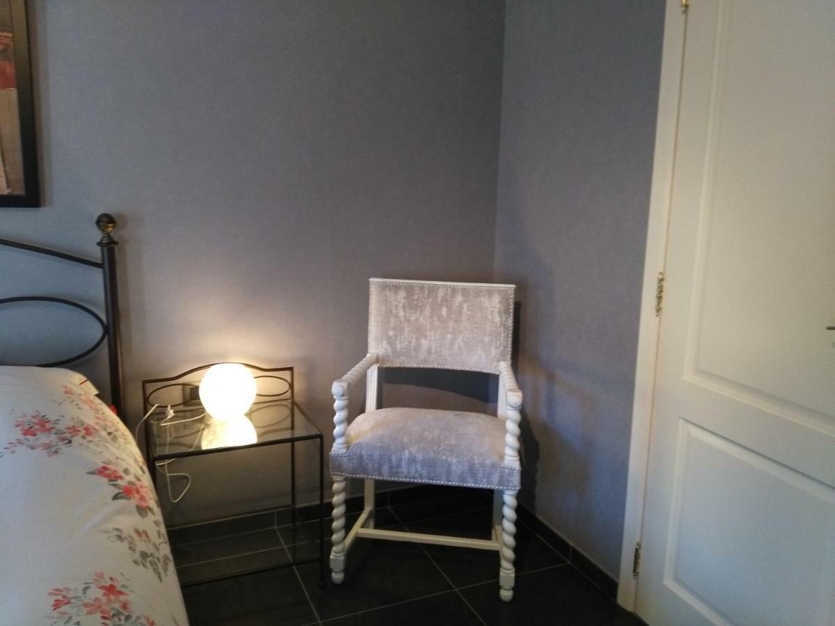 Les Sansonnets Hotel Vaux-sur-Sure Bagian luar foto